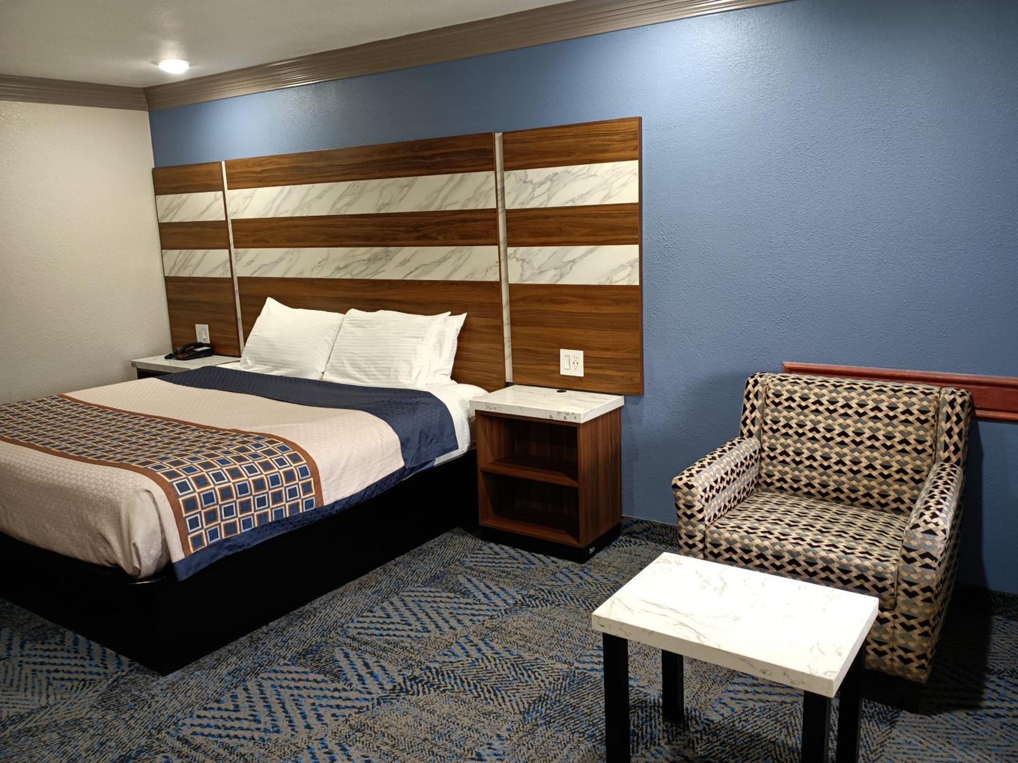 Americas Best Value Inn & Suites-Alvin/Houston Buitenkant foto