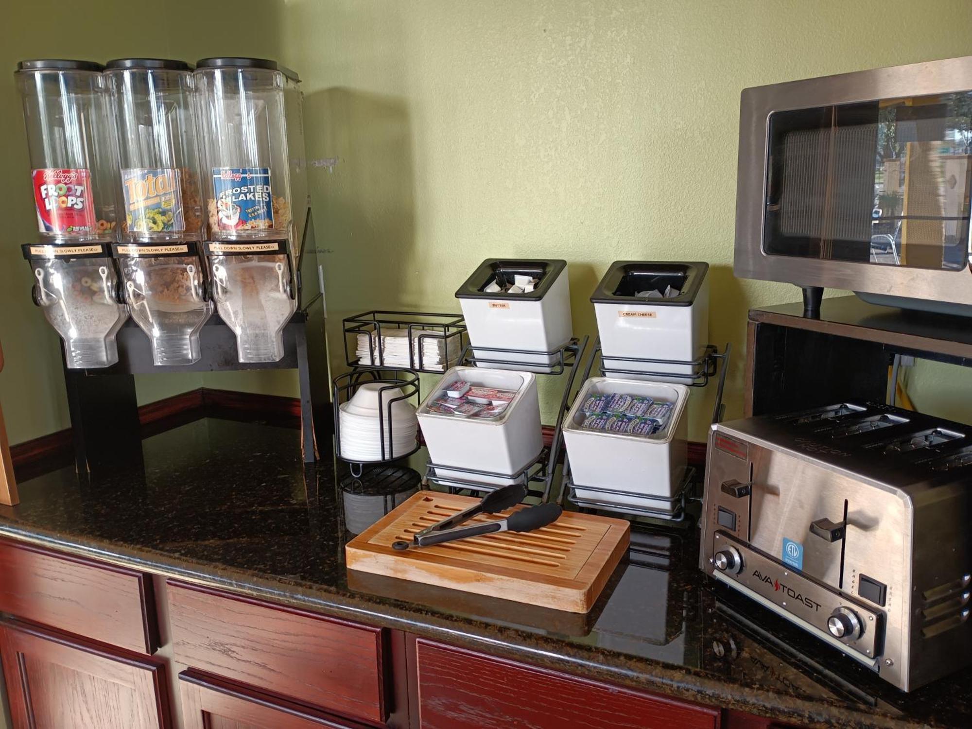 Americas Best Value Inn & Suites-Alvin/Houston Buitenkant foto