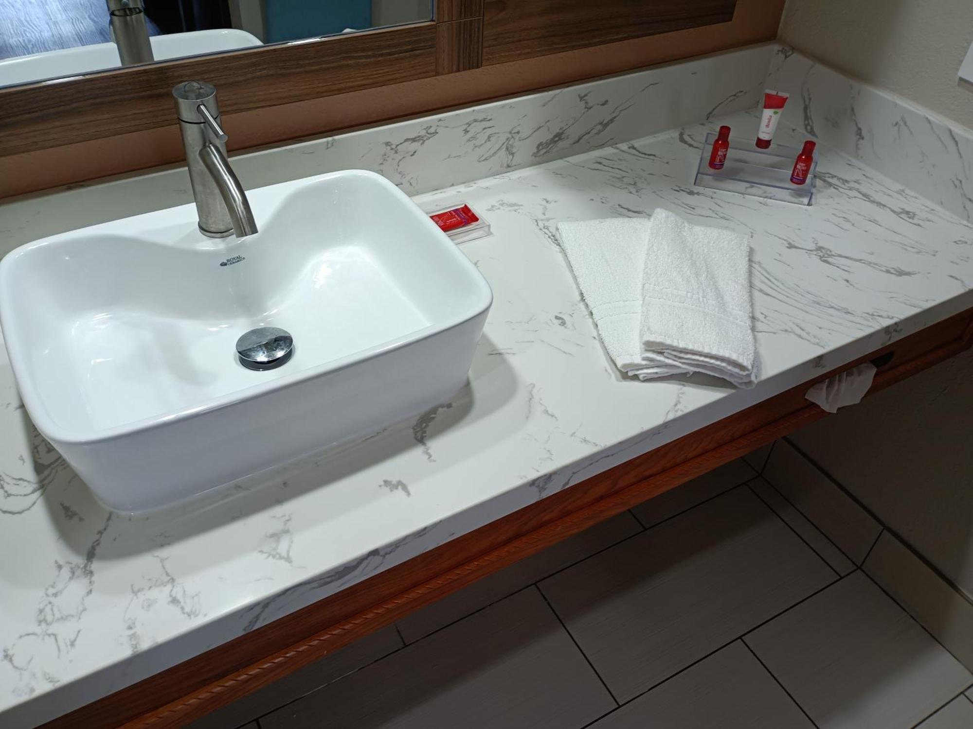 Americas Best Value Inn & Suites-Alvin/Houston Buitenkant foto