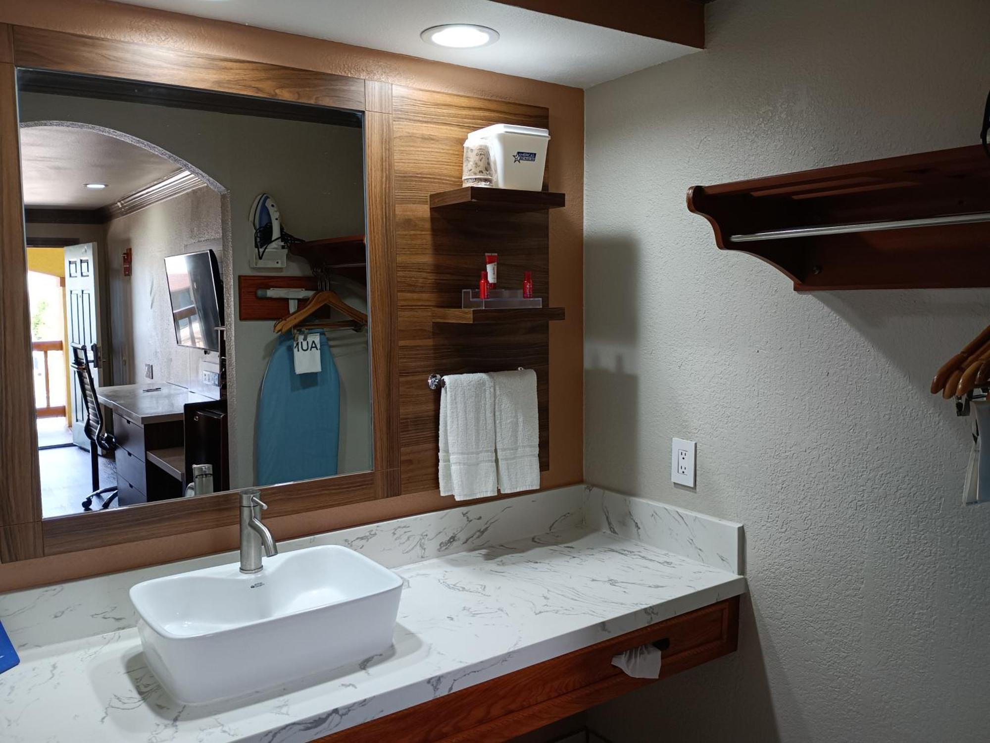 Americas Best Value Inn & Suites-Alvin/Houston Buitenkant foto