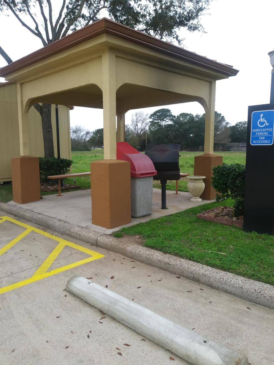 Americas Best Value Inn & Suites-Alvin/Houston Buitenkant foto