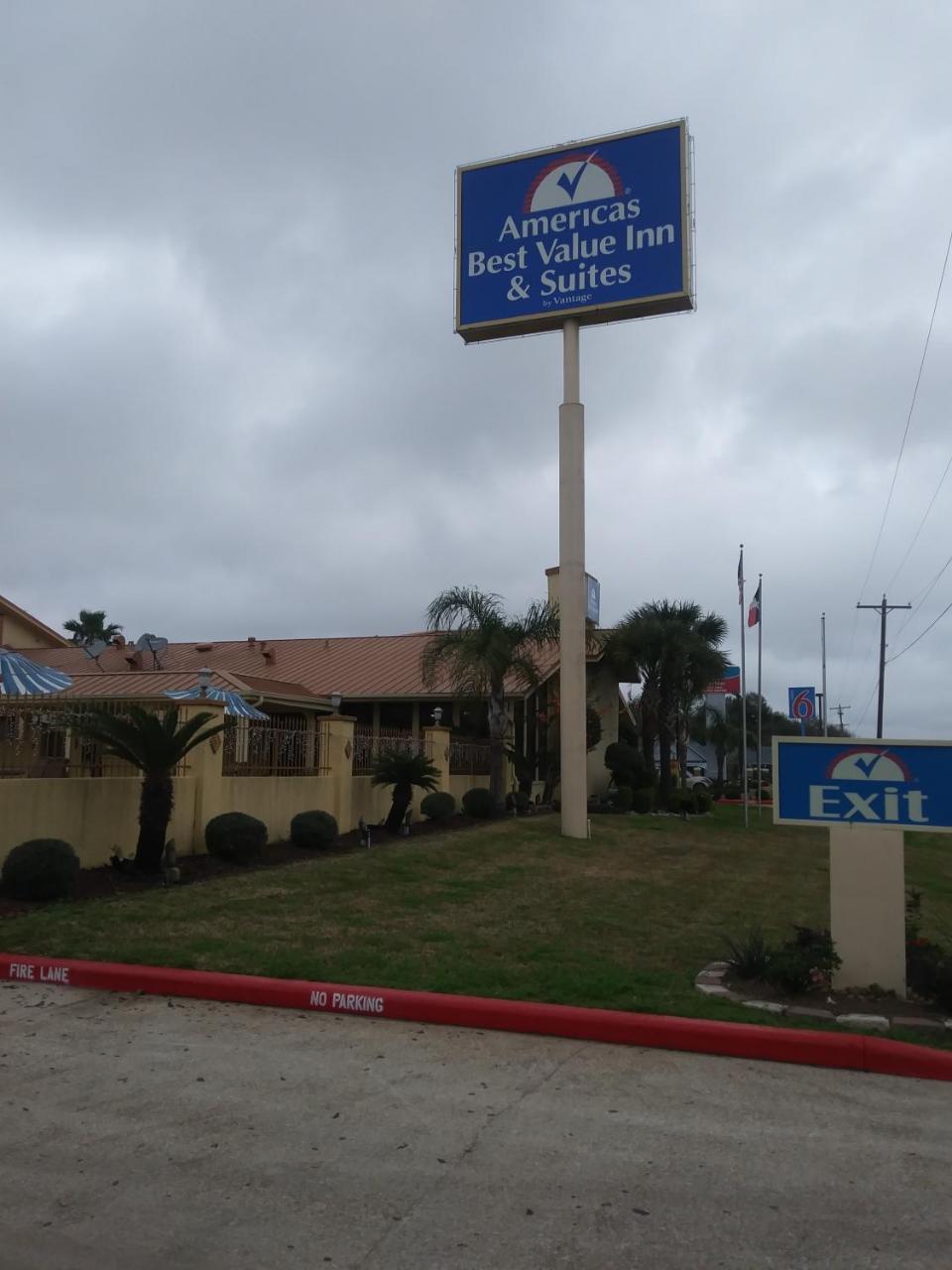 Americas Best Value Inn & Suites-Alvin/Houston Buitenkant foto
