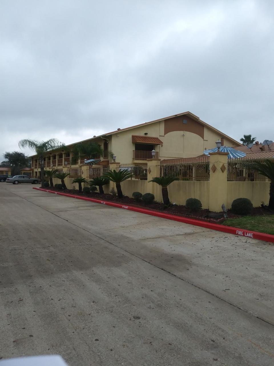 Americas Best Value Inn & Suites-Alvin/Houston Buitenkant foto