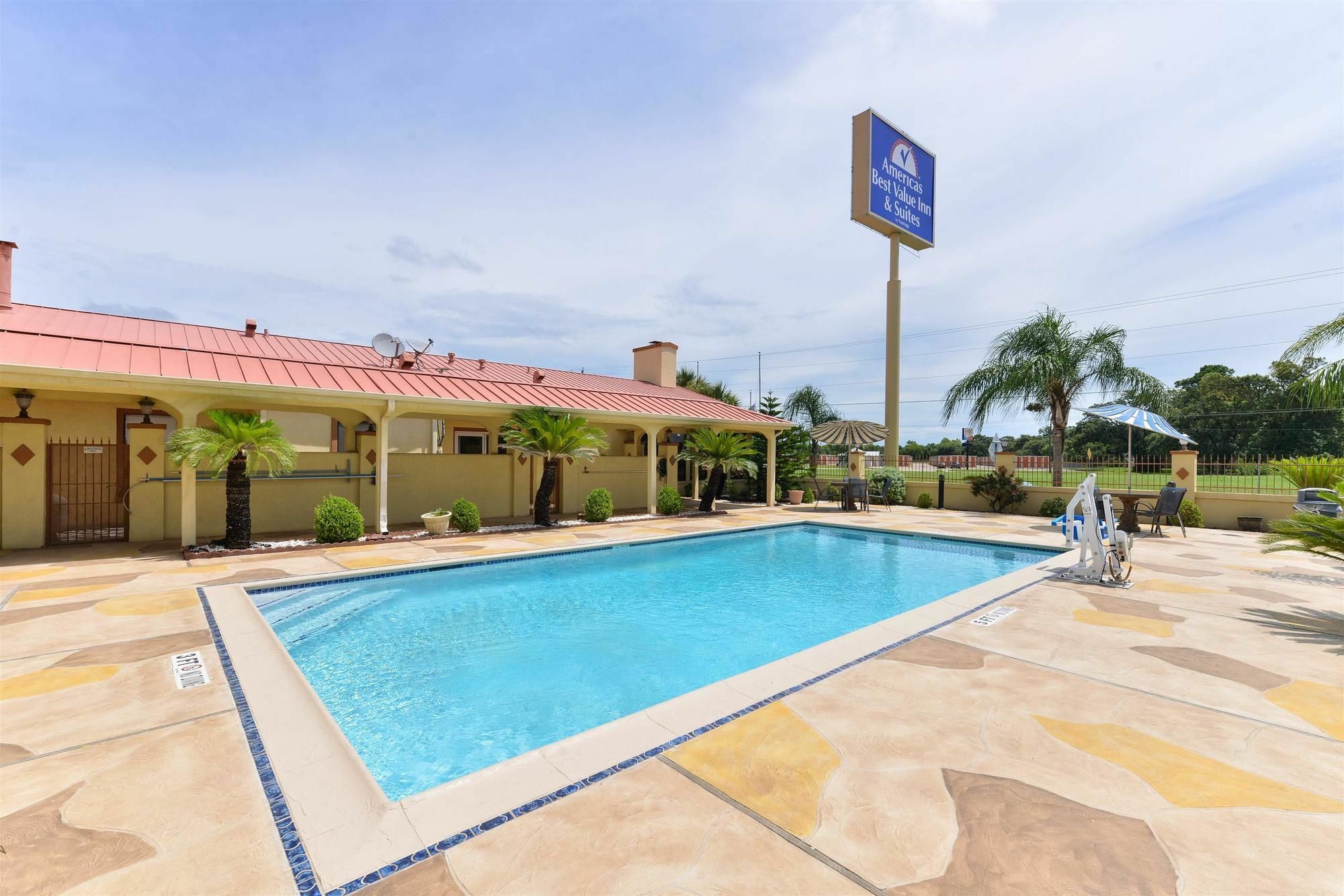 Americas Best Value Inn & Suites-Alvin/Houston Buitenkant foto