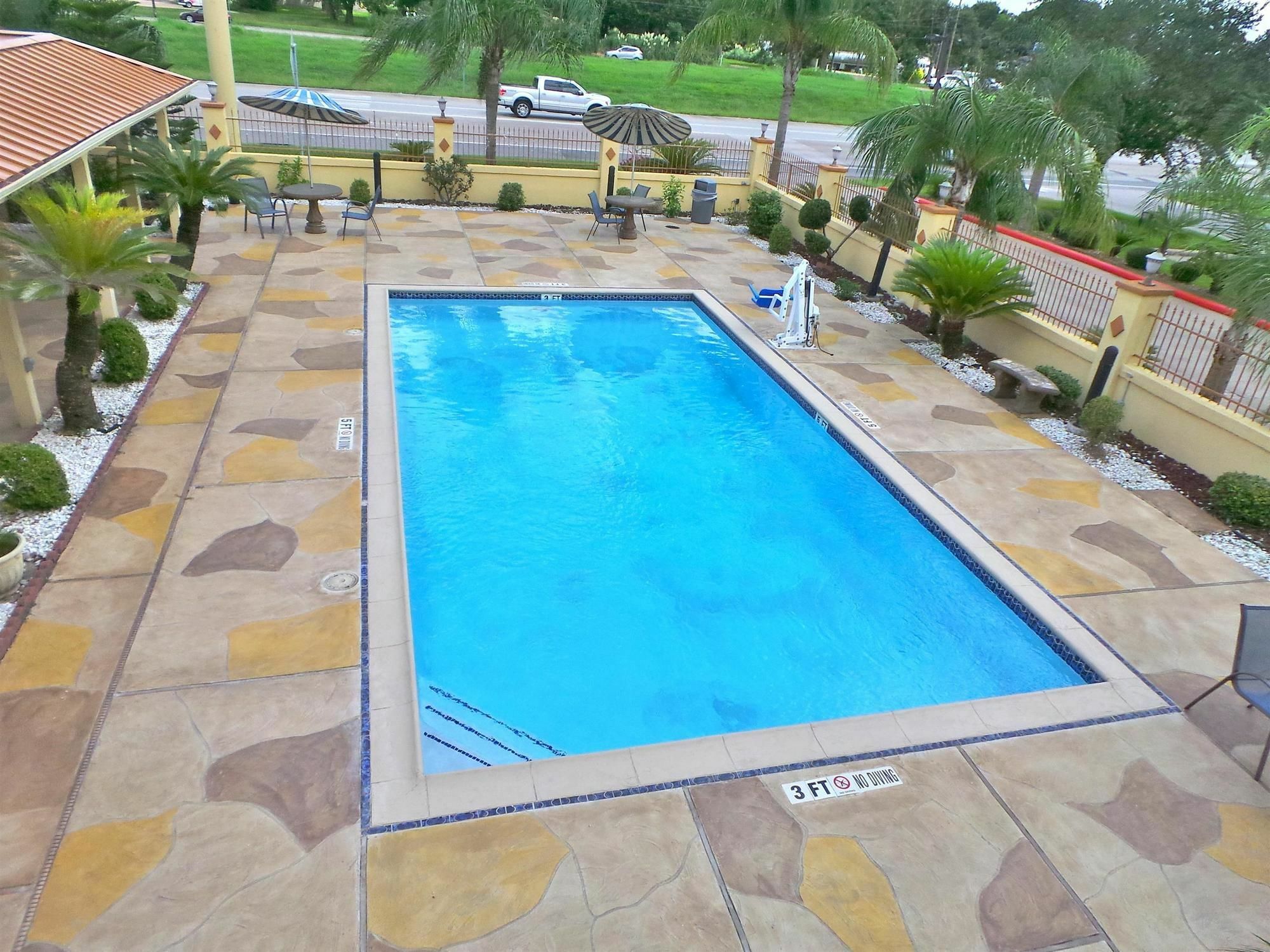 Americas Best Value Inn & Suites-Alvin/Houston Buitenkant foto